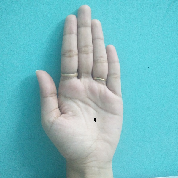 Moles on hand meaning in hindi,  हाथों में तिल